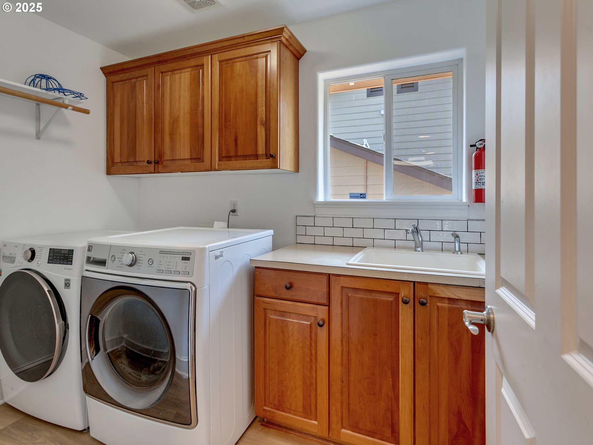 7913 Southwest Leiser Lane Portland, OR 97224 - Photo 24 of 35 Laundry