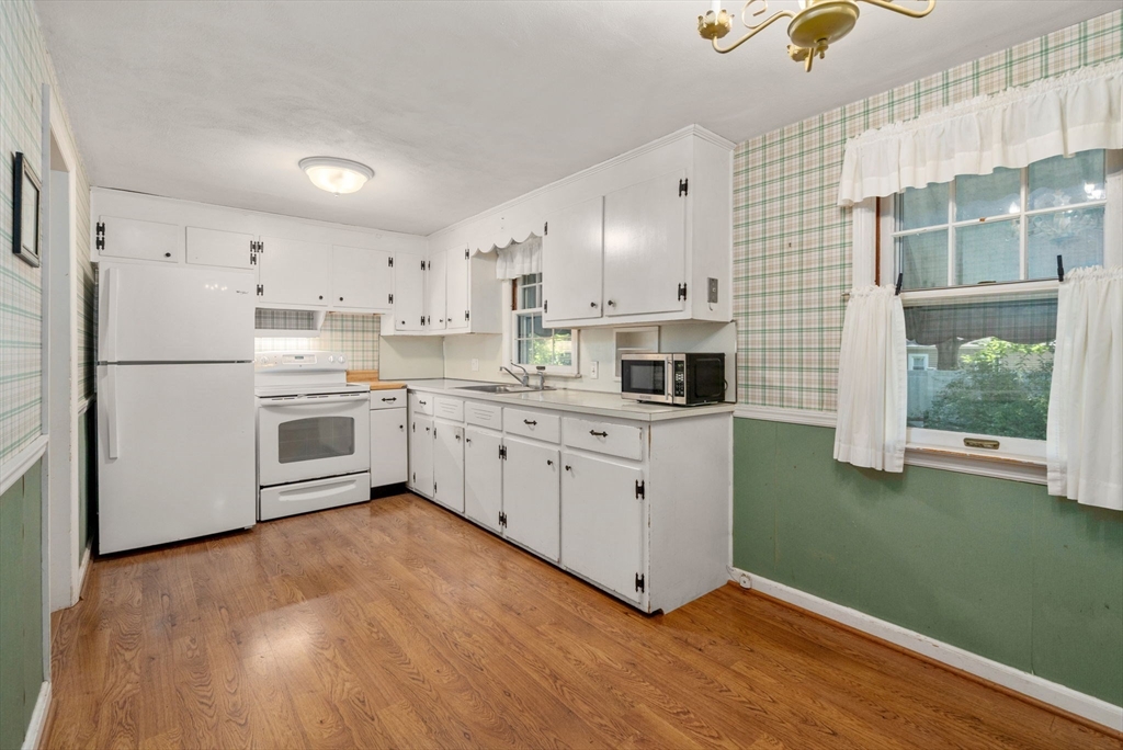 69 Mohawk Drive Springfield, MA 01129 - Photo 3 of 42 Gallery Image 3