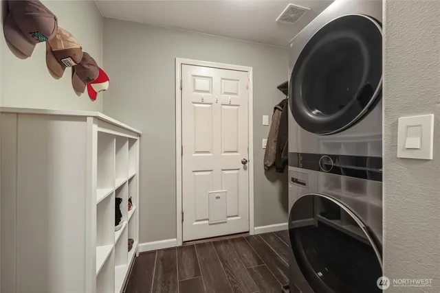 $950,000 | 7736 Johnson Point Road Northeast, Olympia, WA 98516