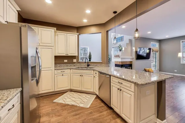 $375,000 | 2304 Stonegate Road, Algonquin, IL 60102