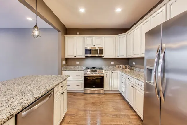 $375,000 | 2304 Stonegate Road, Algonquin, IL 60102