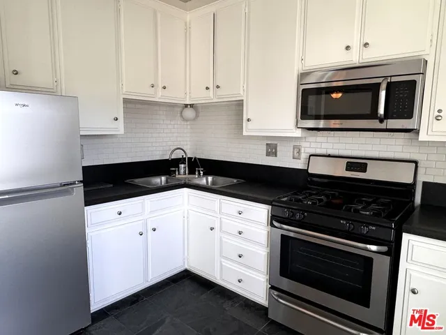 $2,400 | 3127 Glendale Boulevard, Unit B, Los Angeles, CA 90039