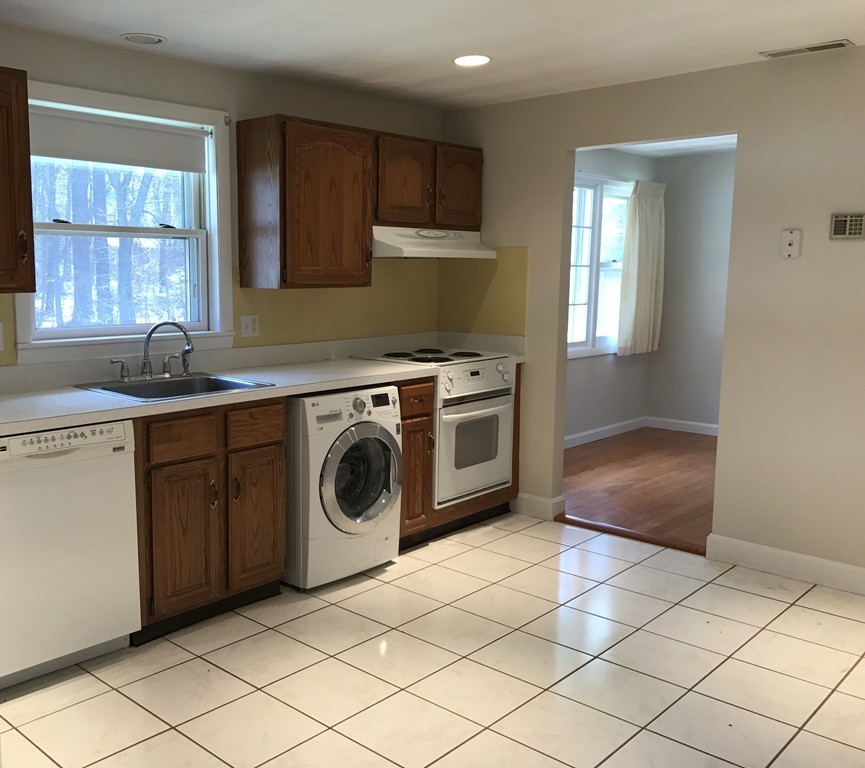16 Samuel Road Chelmsford, MA 01824 - Photo 8 of 18