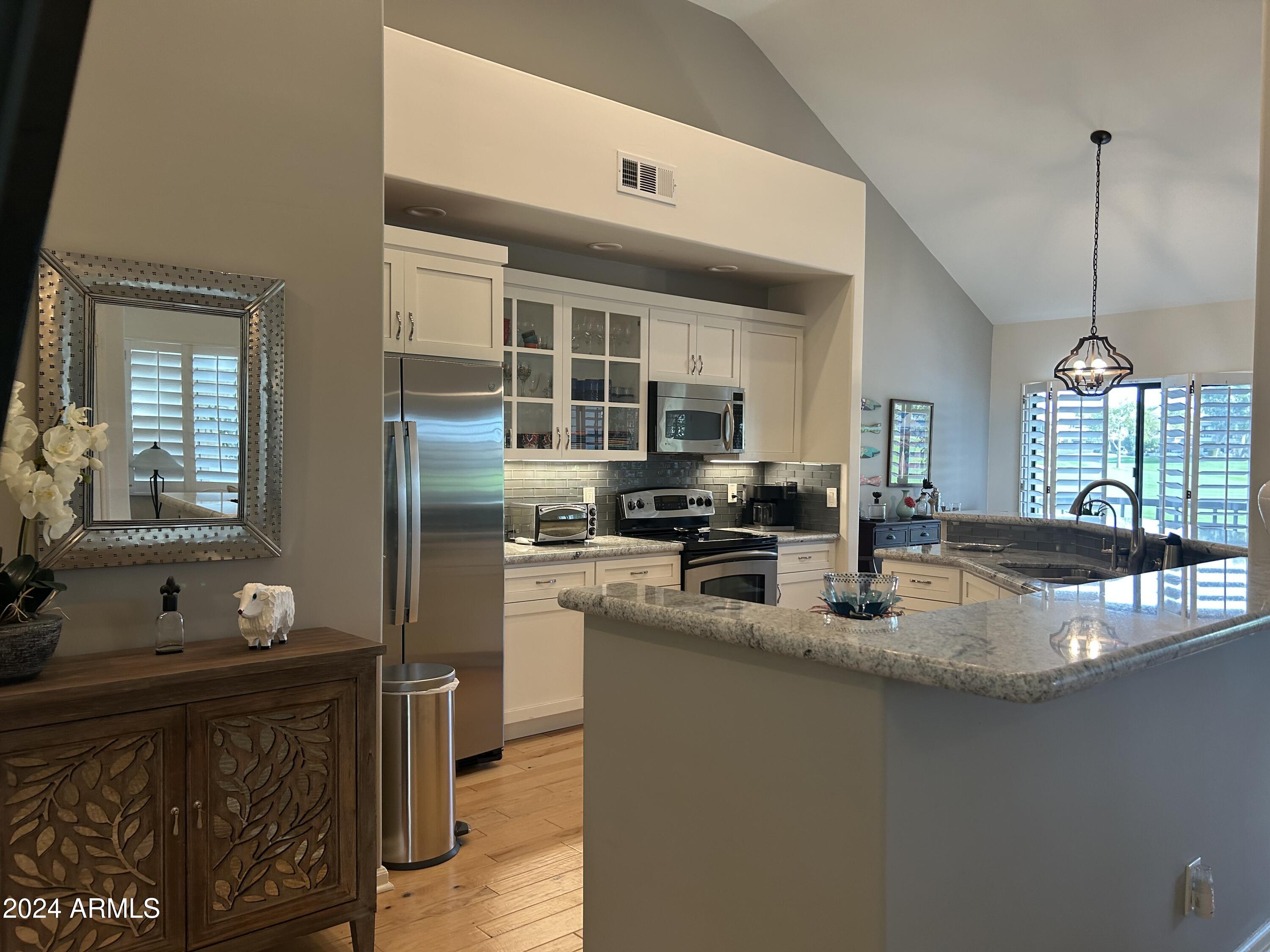 7272 East Gainey Ranch Road, Unit 21 Scottsdale, AZ 85258 - Photo 8 of 67 VAULTED CEILINGS
