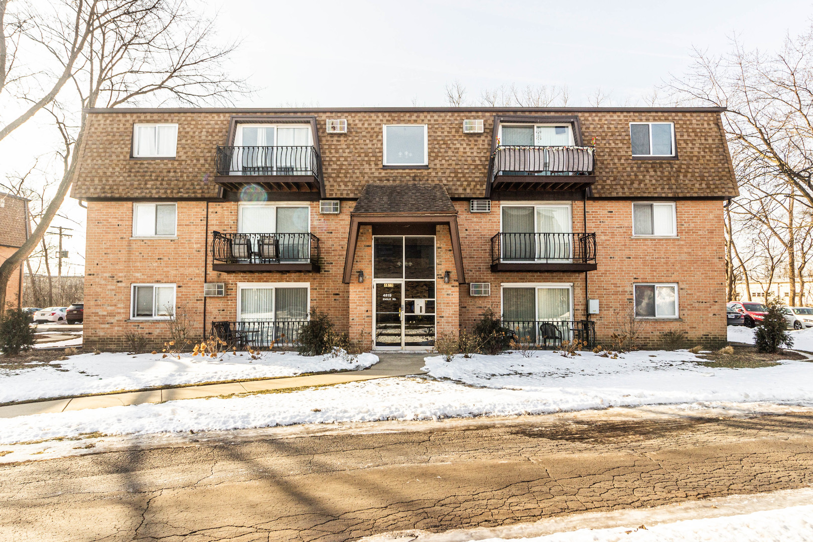 4819 West Engle Road, Unit 2D Alsip, IL 60803 - Photo 1 of 25 a front view of a building