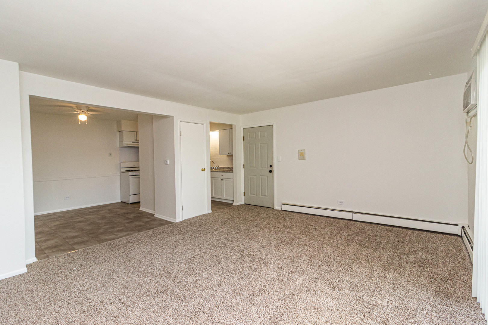 4819 West Engle Road, Unit 2D Alsip, IL 60803 - Photo 5 of 25 an empty room with an entryway