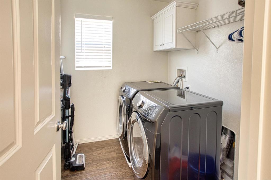 35652 Asturian Way Fallbrook, CA 92028 - Photo 20 of 34 a utility room with dryer and washer