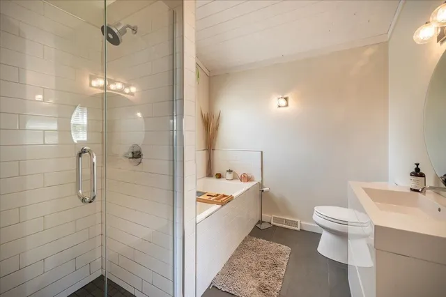 $874,900 | 3239 South Lake Avenue, Duluth, MN 55802