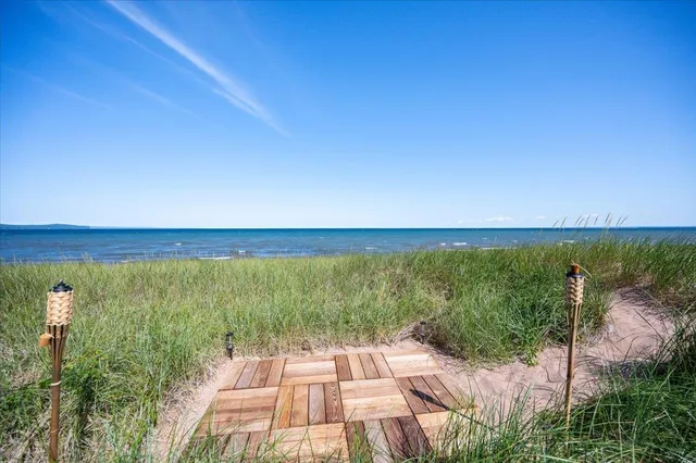 $874,900 | 3239 South Lake Avenue, Duluth, MN 55802