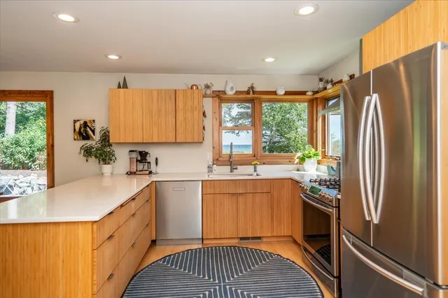 $874,900 | 3239 South Lake Avenue, Duluth, MN 55802