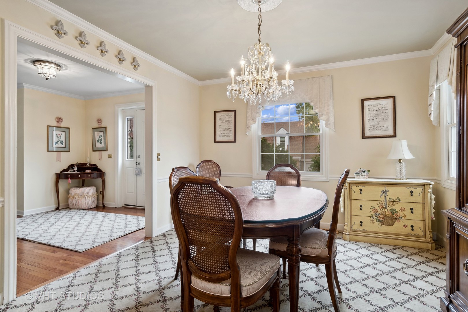 998 Landing Road Naperville, IL 60540 - Photo 8 of 18 a view of a dining room with furniture