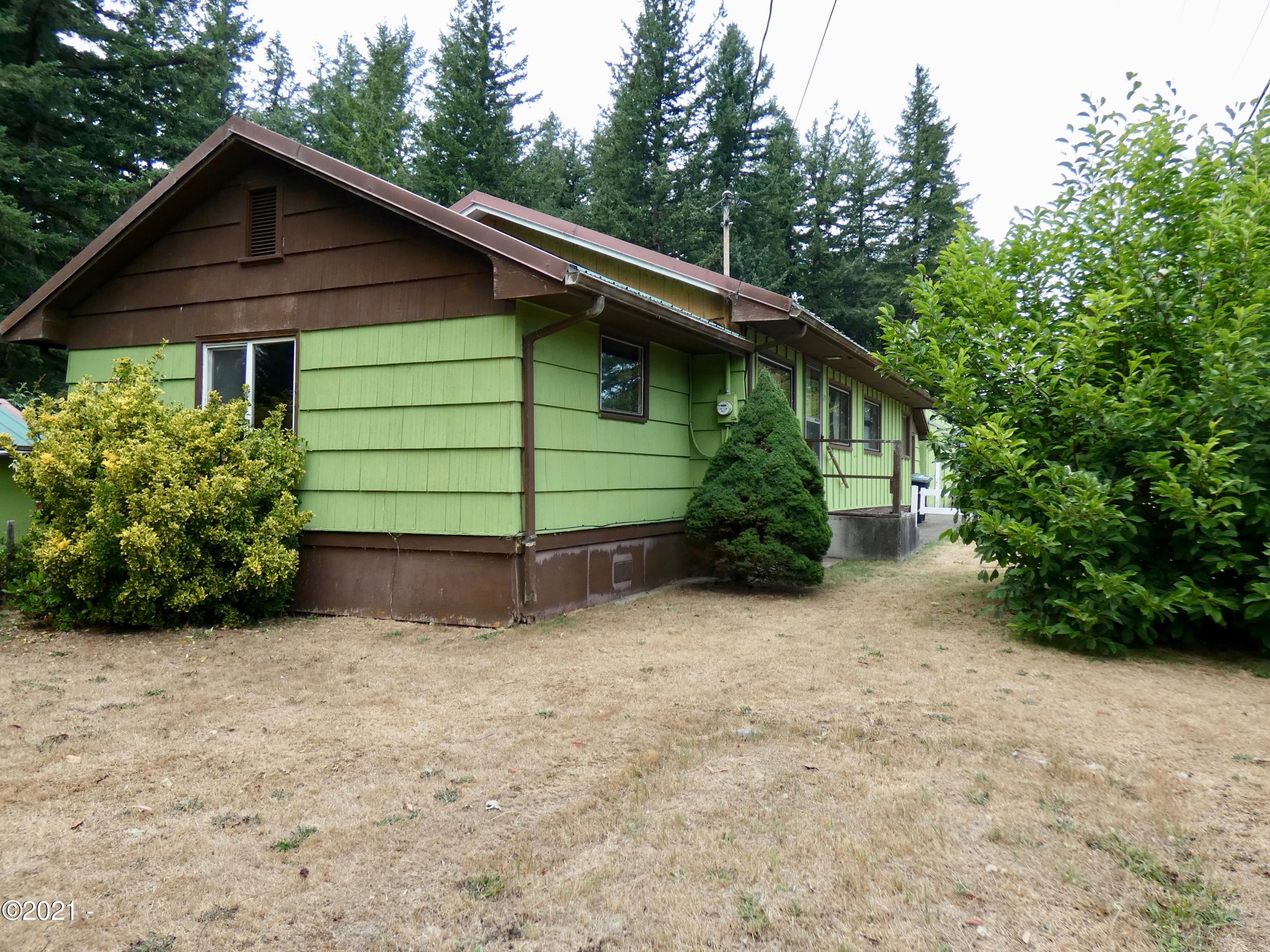 420 Elk City Road Toledo, OR 97391 - Photo 25 of 26 Side Yard/Side of House
