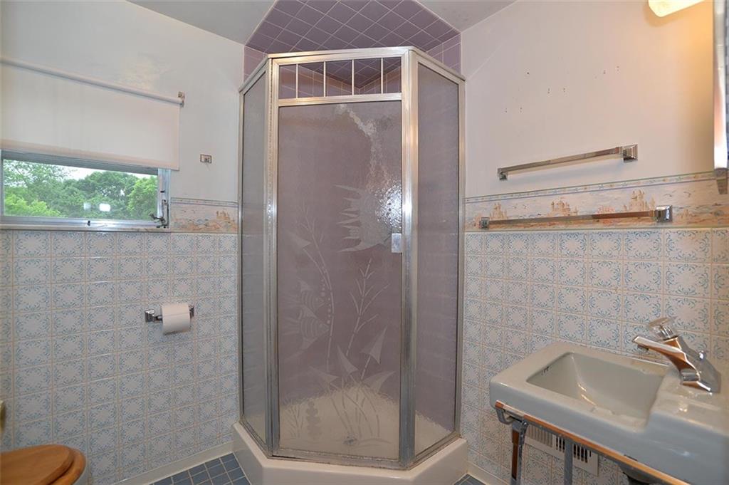 5150 Glenhurst Road Pittsburgh, PA 15207 - Photo 10 of 19 Gallery Image 10