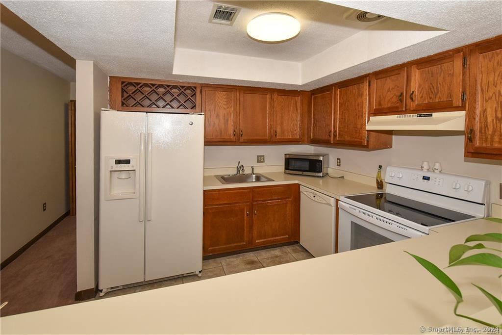 605 Spring Meadow Road, Unit 605 South Windsor, CT 06074 - Photo 2 of 10