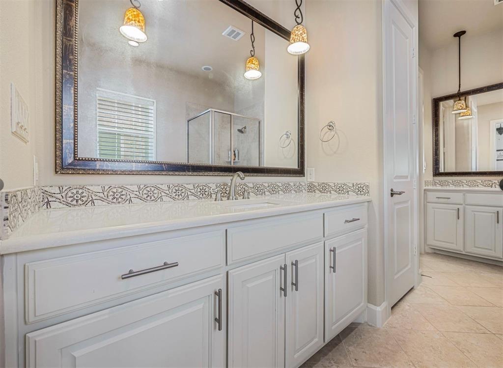 5001 Meridian Lane, Unit 2103 Addison, TX 75001 - Photo 18 of 26 Bathroom