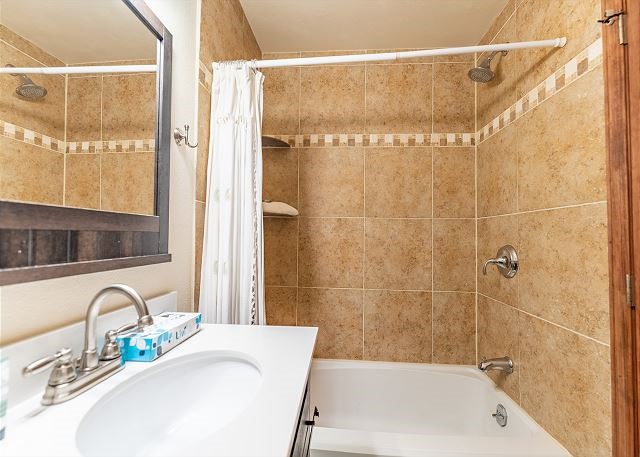 405 4 O Clock Road, Unit 14B Breckenridge, CO 80424 - Photo 22 of 33 2nd bathroom full bath