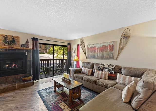 405 4 O Clock Road, Unit 14B Breckenridge, CO 80424 - Photo 6 of 33 Living room