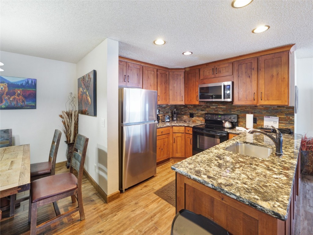 405 4 O Clock Road, Unit 14B Breckenridge, CO 80424 - Photo 9 of 33 Kitchen