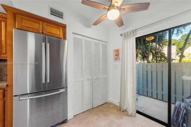 a view of empty room with floor to ceiling window