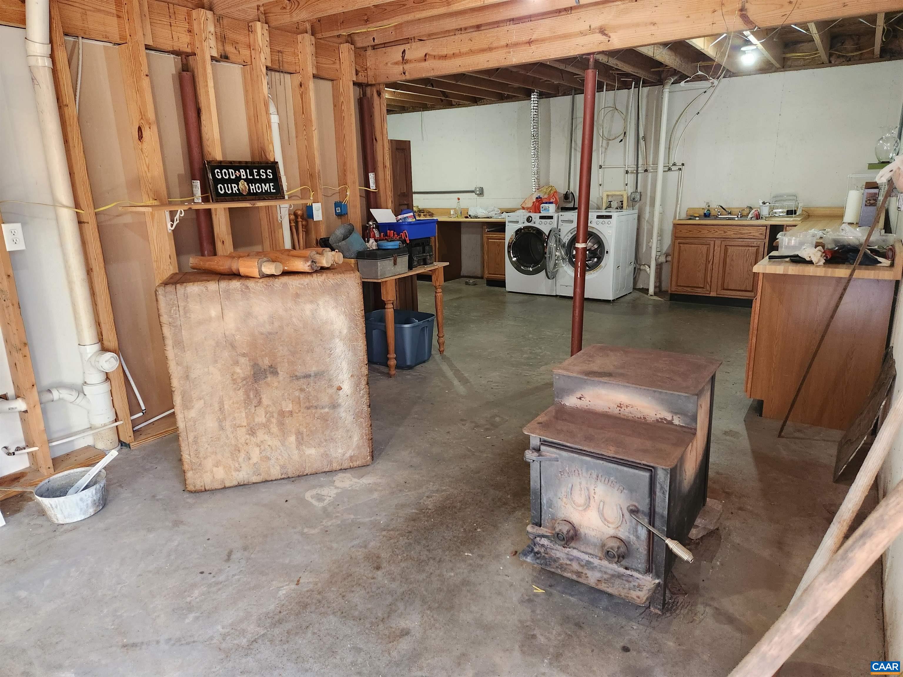 481 Rhodes School Lane Palmyra, VA 22963 - Photo 29 of 34 a room with furniture and a window