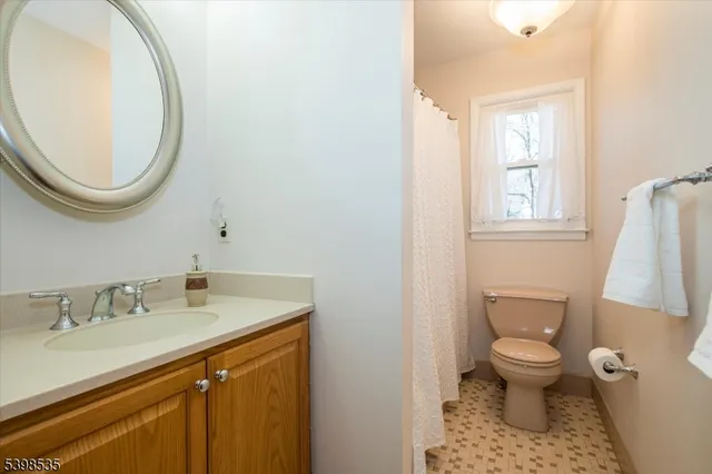 $655,000 | 9 Shadetree Place, Long Valley, NJ 07853