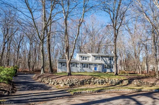 $655,000 | 9 Shadetree Place, Long Valley, NJ 07853