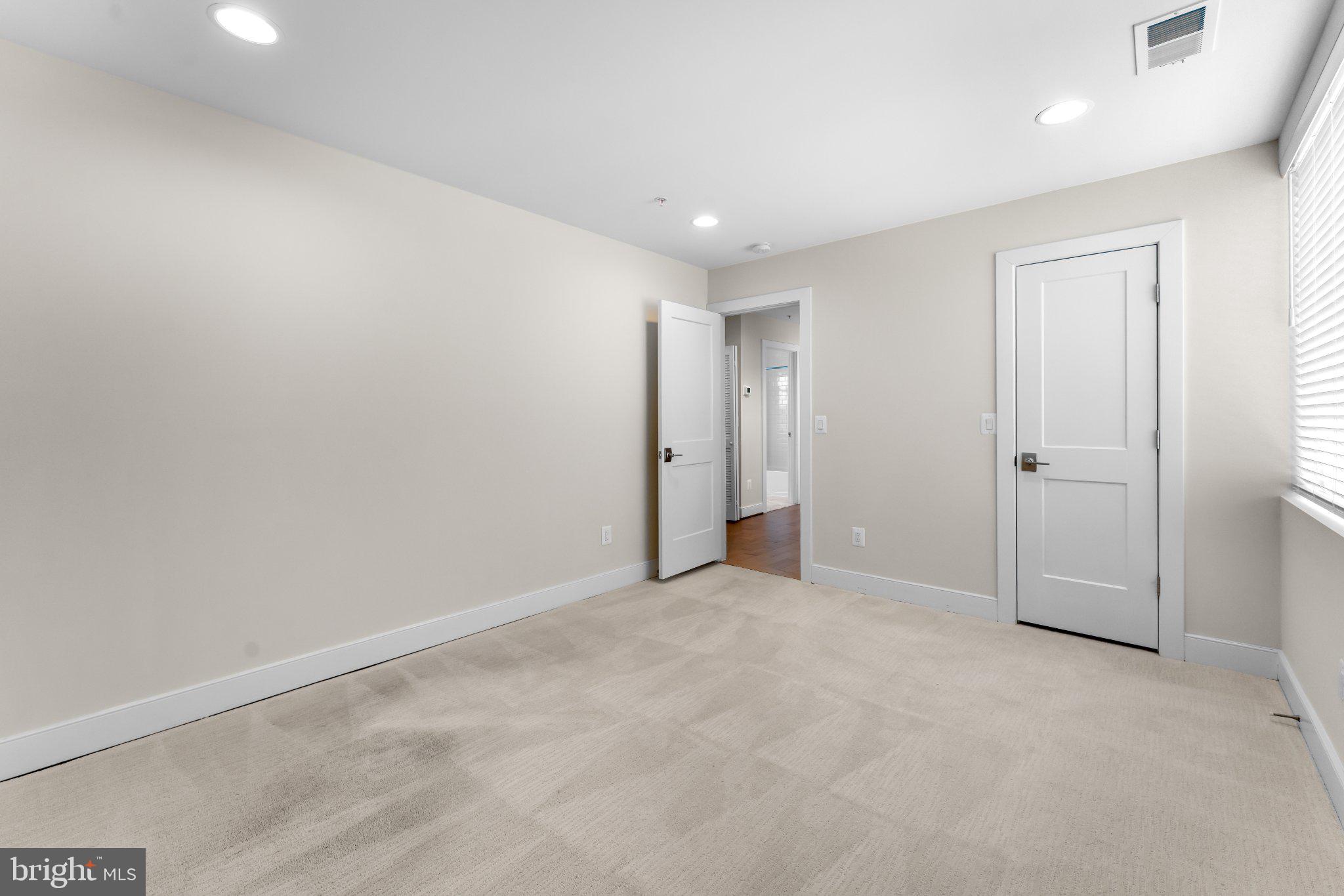 2827 24th Road South Arlington, VA 22206 - Photo 29 of 48 Bright and airy blank canvas room.