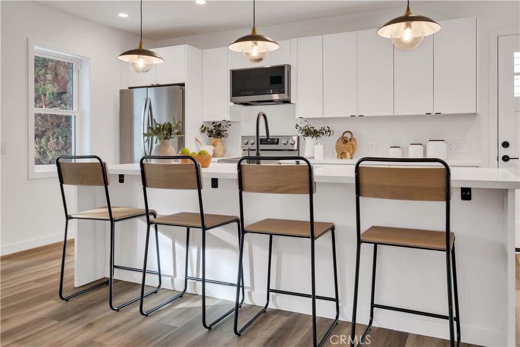 226 A Arena Street El Segundo, CA 90245 - Photo 24 of 47 a dining room with furniture and a flat screen tv