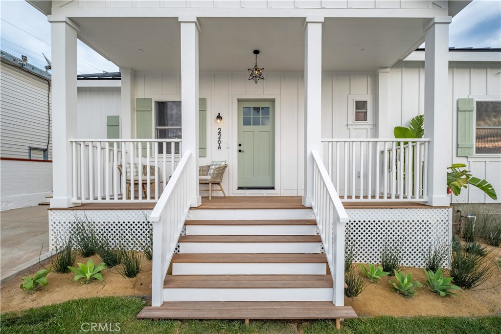 226 A Arena Street El Segundo, CA 90245 - Photo 10 of 47 a front view of a house with a garden