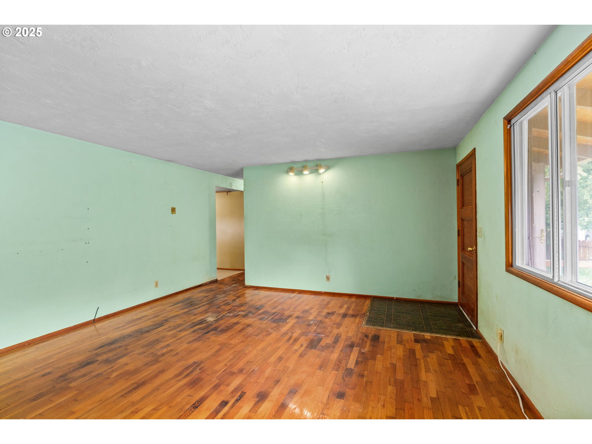 645 West 27th Place Eugene, OR 97405 - Photo 8 of 35