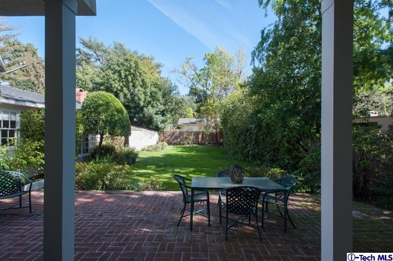520 Bellmore Way Pasadena, CA 91103 - Photo 28 of 31 a view of a table and chairs in patio