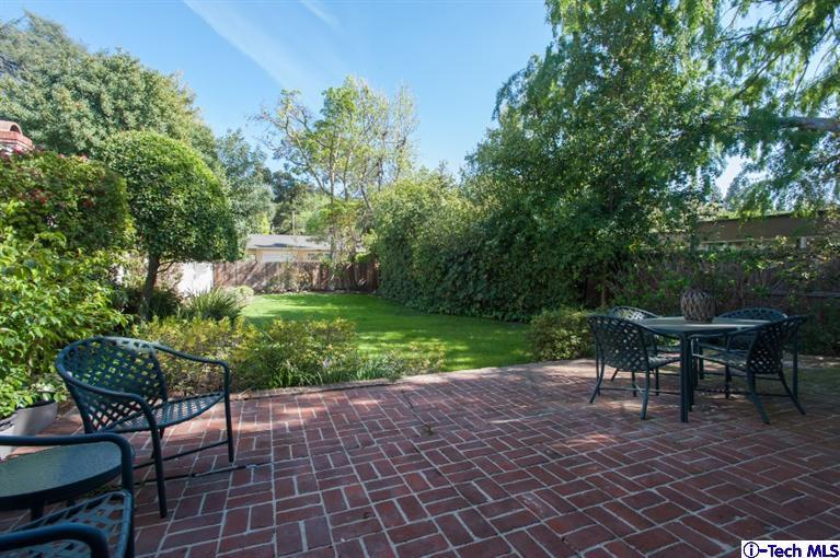 520 Bellmore Way Pasadena, CA 91103 - Photo 29 of 31 a view of backyard with seating and green space
