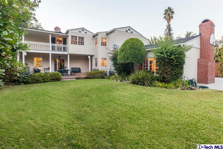 520 Bellmore Way Pasadena, CA 91103 - Photo 31 of 31 a front view of a house with garden