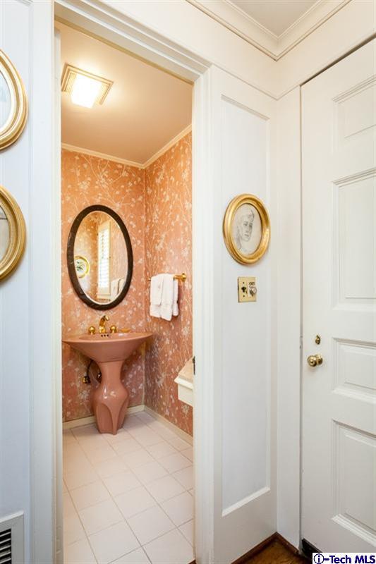 520 Bellmore Way Pasadena, CA 91103 - Photo 5 of 31 a view of a bedroom with washer and dryer