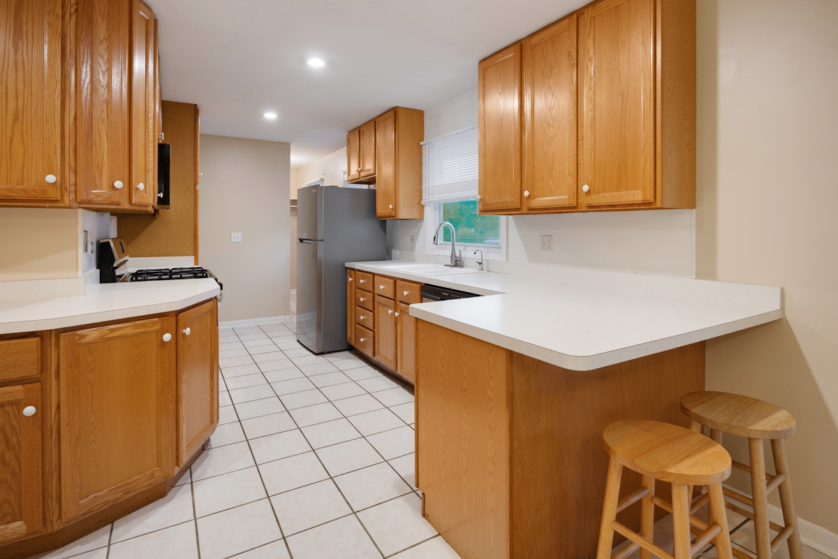 46 Avon Road Elk Grove Village, IL 60007 - Photo 6 of 24