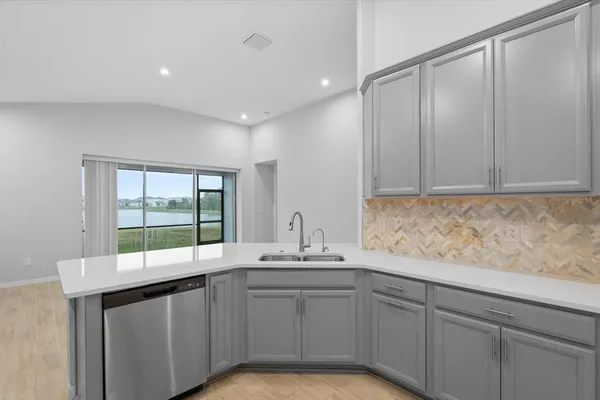 $2,600 | 6312 Laurelcrest Glen, Palmetto, FL 34221