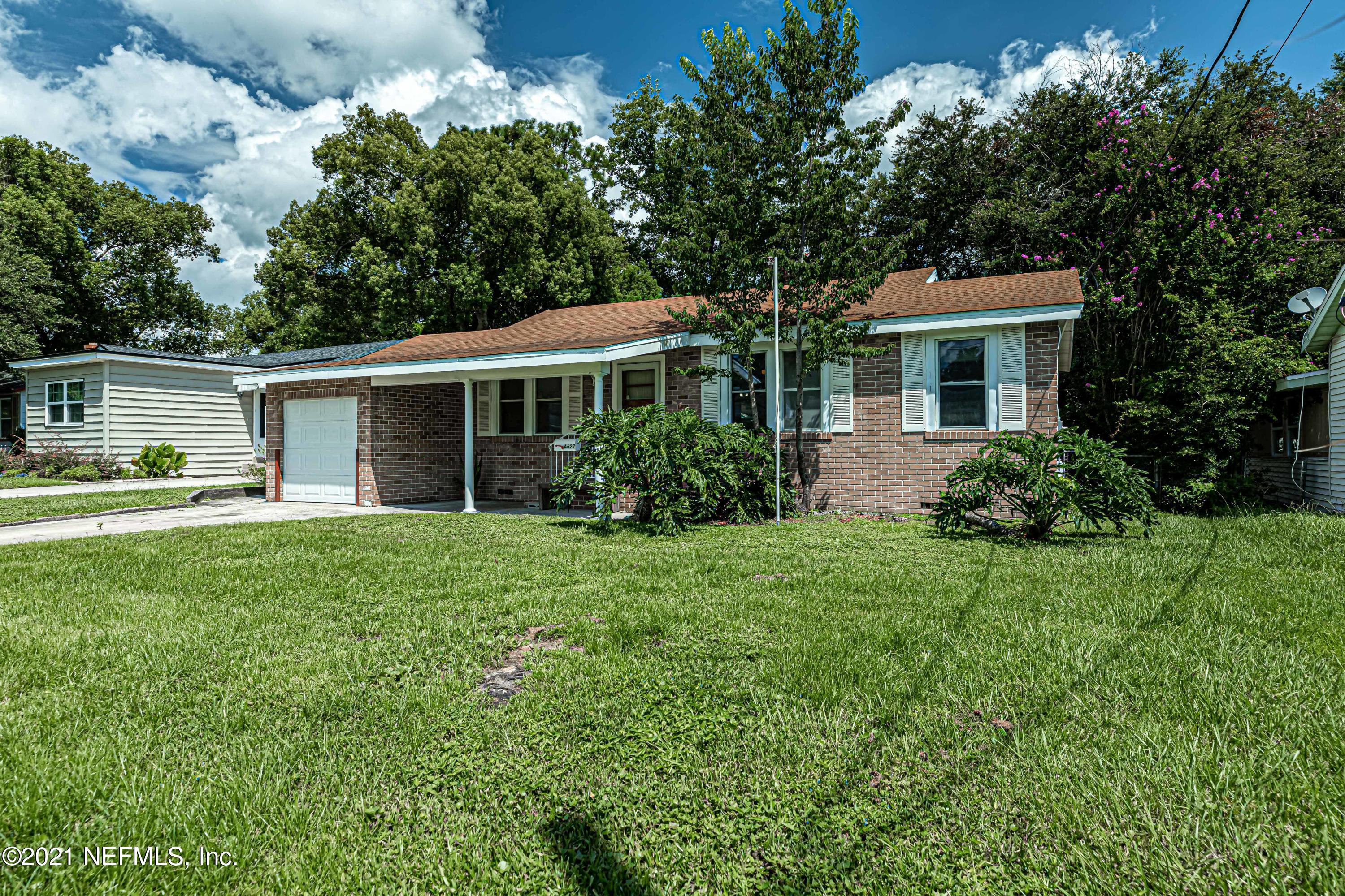 4627 Birkenhead Road Jacksonville, FL 32210 - Photo 2 of 30 a front view of house with yard and green space
