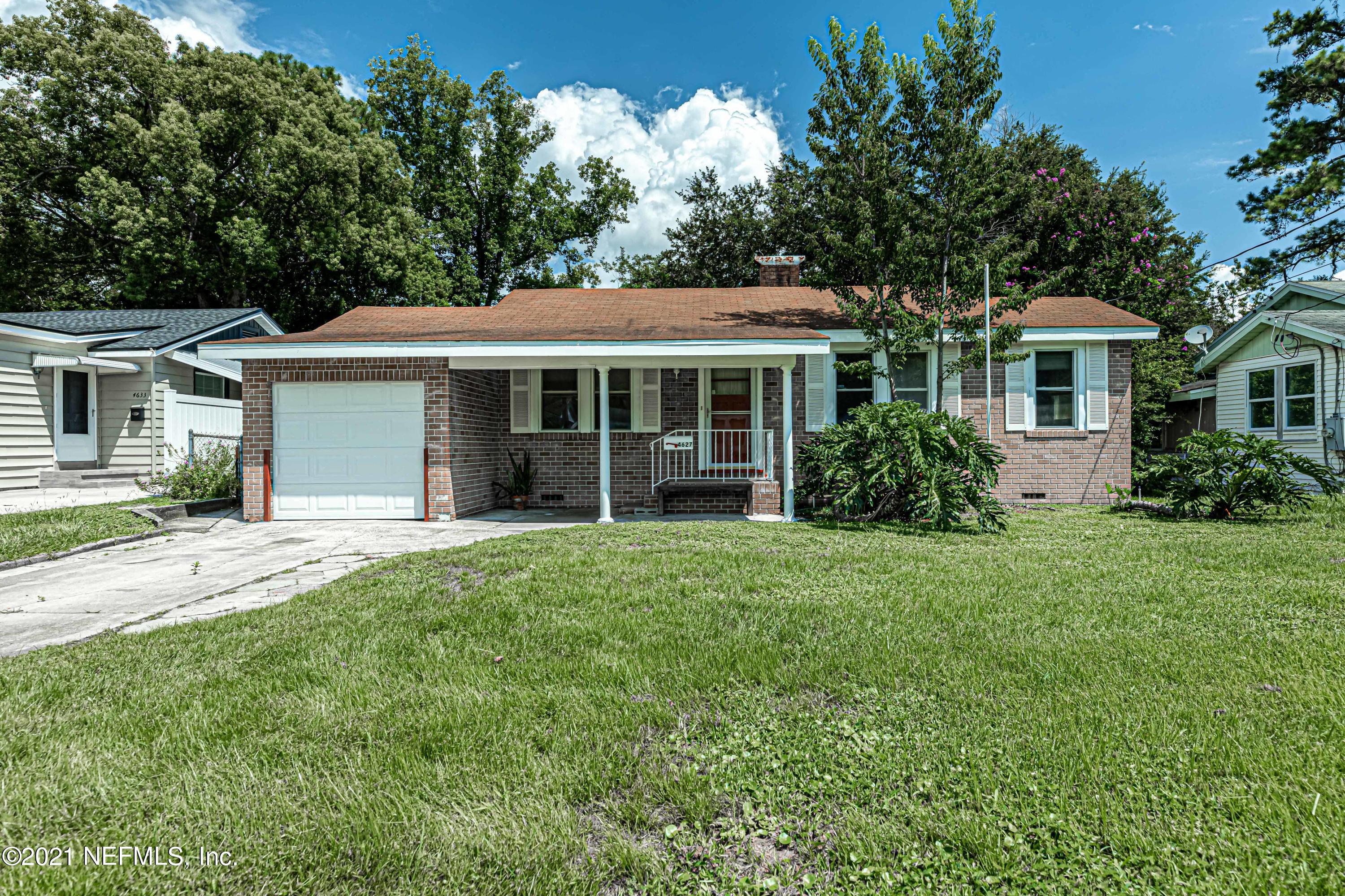 4627 Birkenhead Road Jacksonville, FL 32210 - Photo 29 of 30 front view of a house with a garden