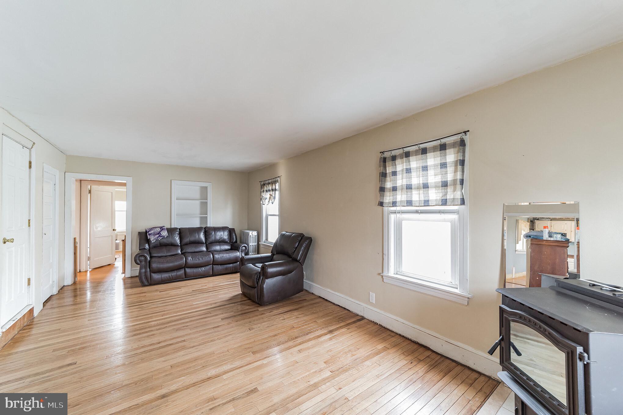 172 Pennapacker Road Collegeville, PA 19426 - Photo 5 of 19 Large living room