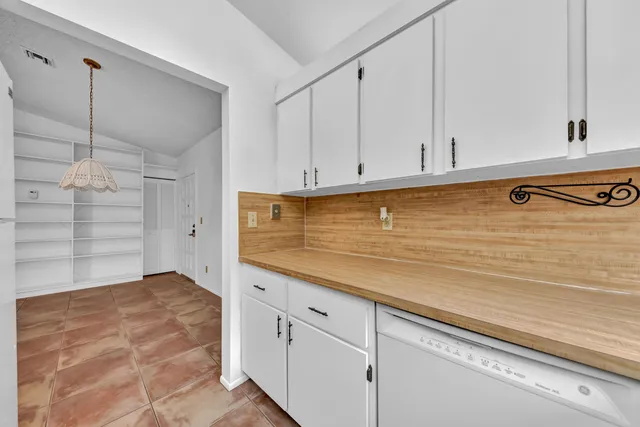 a view of a large window with an outdoor view