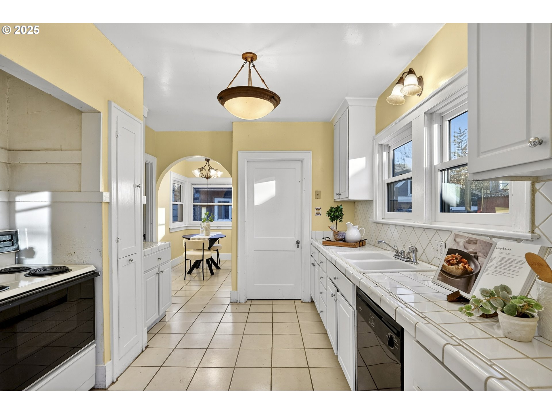 2614 Northeast 42nd Avenue Portland, OR 97213 - Photo 14 of 48 Kitchen