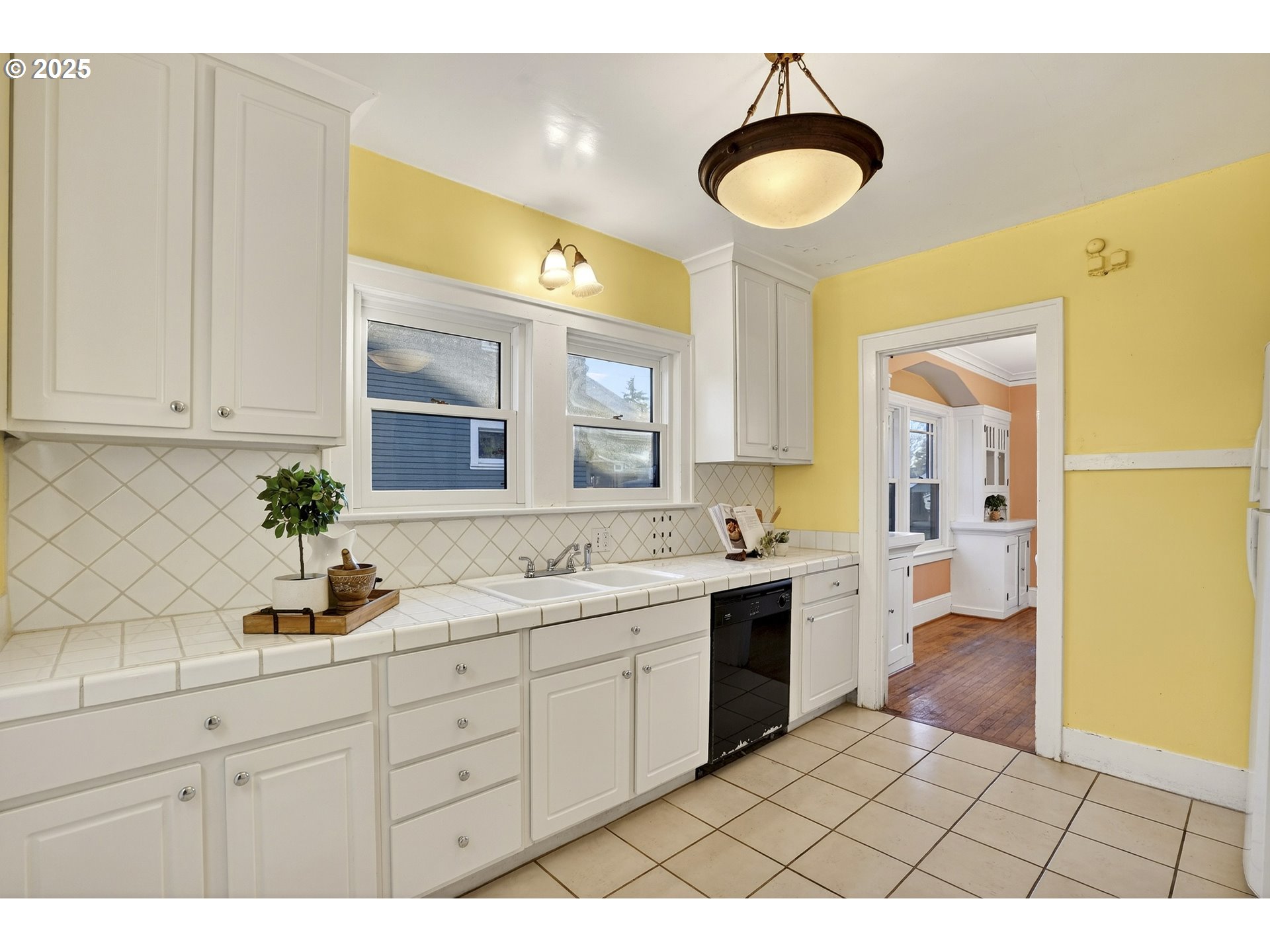 2614 Northeast 42nd Avenue Portland, OR 97213 - Photo 15 of 48 Kitchen