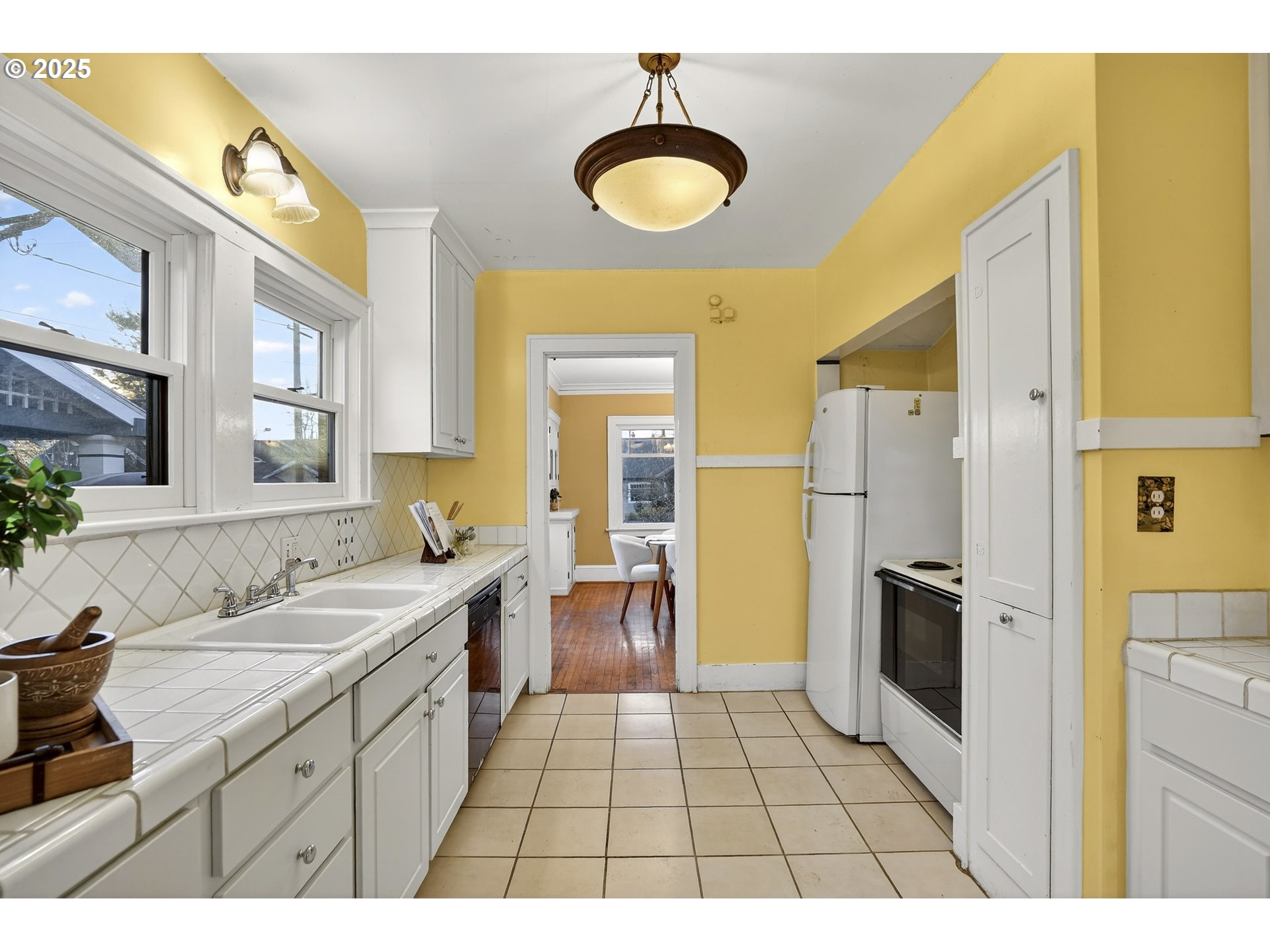 2614 Northeast 42nd Avenue Portland, OR 97213 - Photo 17 of 48 Kitchen/Nook
