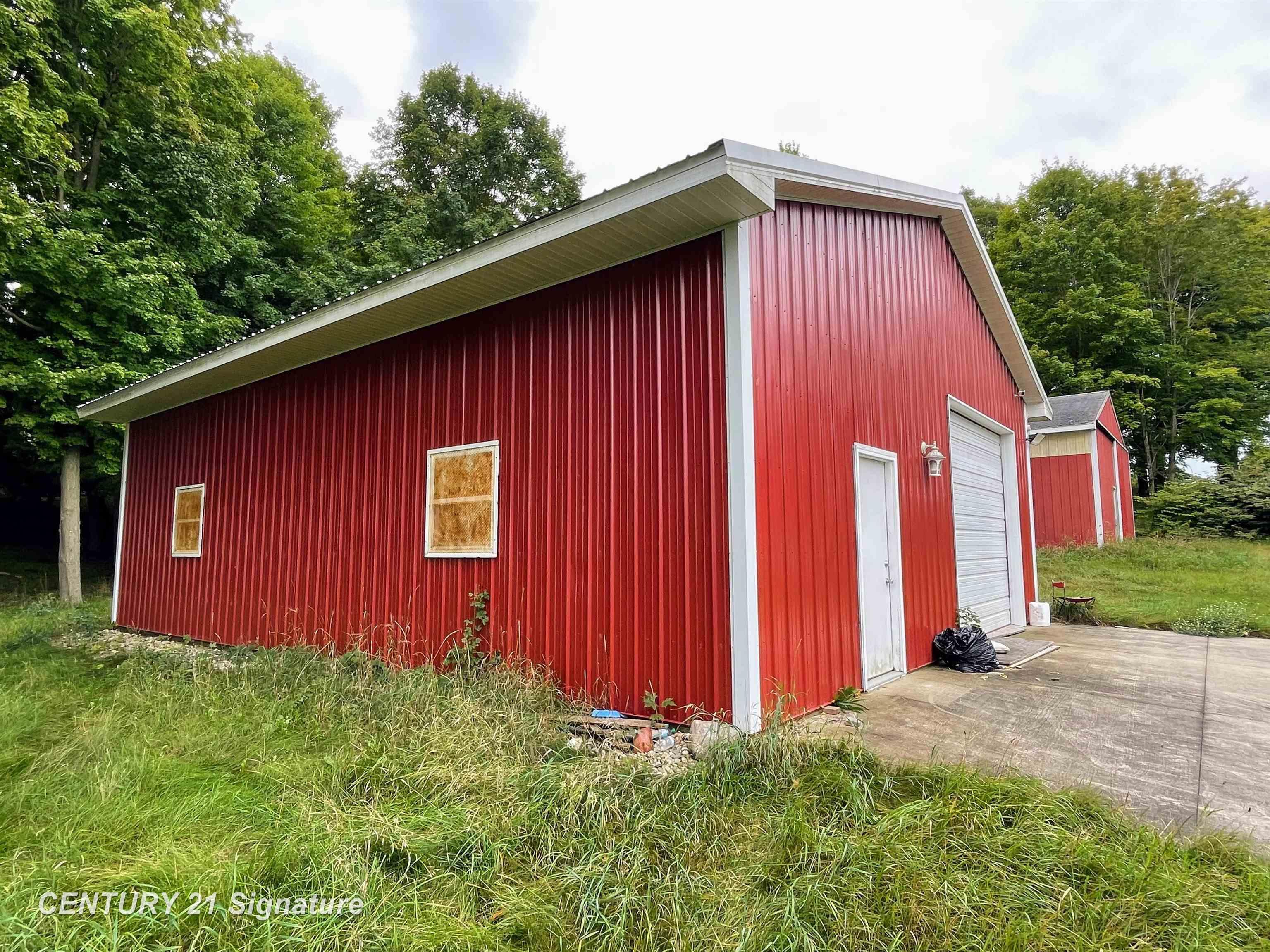 10760 South Winn Road Blanchard, MI 49310 - Photo 11 of 34