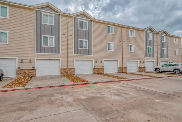 $470,000 | 21155 Gosling Road, Unit 15 AB, Spring, TX 77388