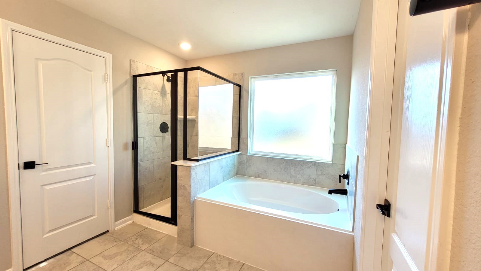 5704 Bluebonnet Lane Rosenberg, TX 77469 - Photo 15 of 34 a bathroom with a bathtub and a shower