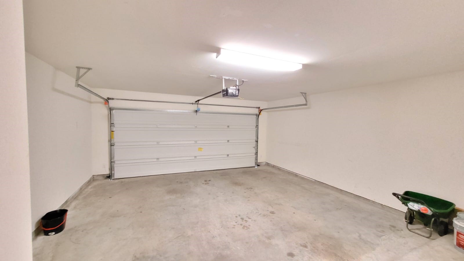 5704 Bluebonnet Lane Rosenberg, TX 77469 - Photo 31 of 34 a view of a garage