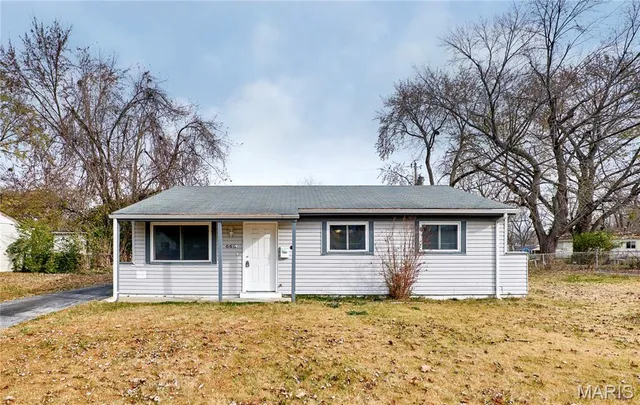 $1,300 | 665 Central Parkway, Florissant, MO 63031