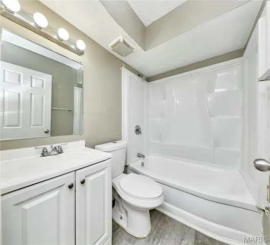 $1,300 | 665 Central Parkway, Florissant, MO 63031