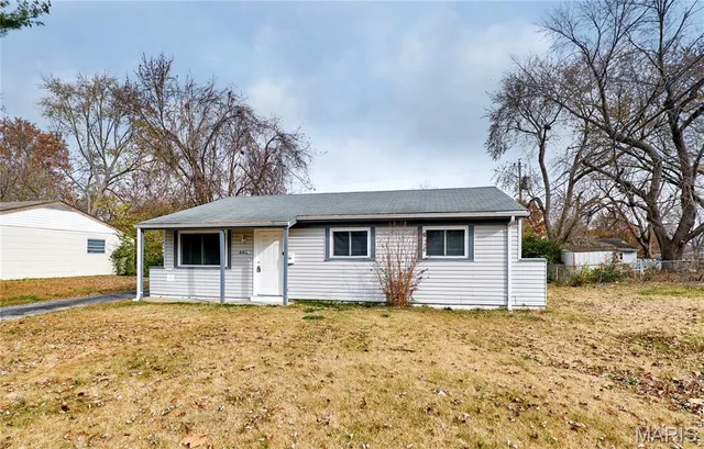 $1,300 | 665 Central Parkway, Florissant, MO 63031